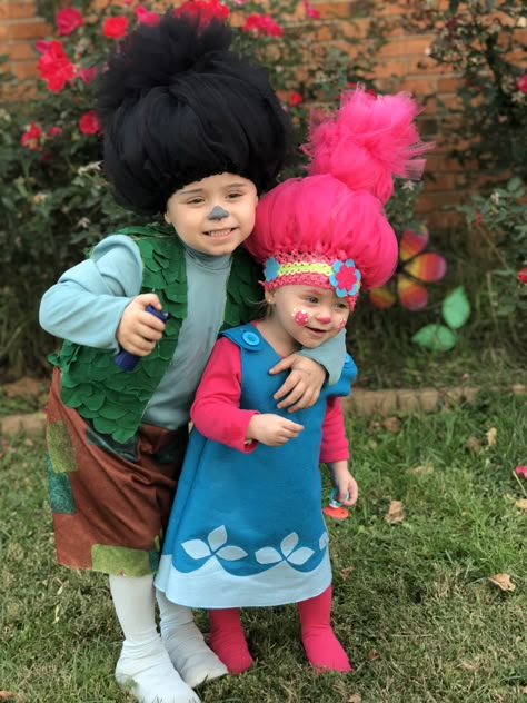 Toddler Troll Halloween Costume. Poppy Troll. Branch Troll. Cute toddler Halloween outfits Trolls Costume Toddler, Trolls Halloween Costume Family Diy, Branch And Poppy Costumes, Trolls Costume Kids, Trolls Branch Costume, Branch Trolls Costume, Poppy And Branch Costume, Family Trolls Halloween Costumes, Trolls Outfit Ideas