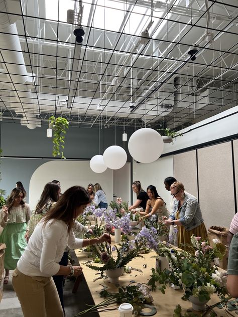 Flowers & Expertise: Mise en Fleur Atlanta Recap - Accent Decor Blog Flower Arrangements Workshop, Flower Arrangement Workshop, Fleur East, Creative Floral Design, Floral Workshop, Flower Workshop, Wholesale Decor, Design Career, Wholesale Flowers