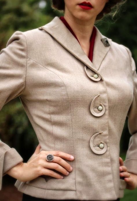 Monday Morning Inspiration, 1940s Jacket, Detail Couture, Womens Suit, Billy Buttons, Fashion 1940s, Vintage Suit, Suit Vintage, Radical Change