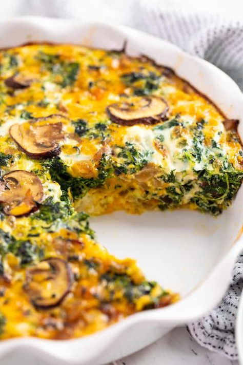 Spinach And Mushroom Quiche Crustless, Spinach Mushroom Feta Frittata, Spinach Feta Mushroom Quiche, Easy Meals With Spinach, Spinach And Onion Quiche, Easy Veggie Quiche, Crustless Garden Vegetable Quiche, Spinach And Artichoke Quiche, Mushroom Broccoli Quiche