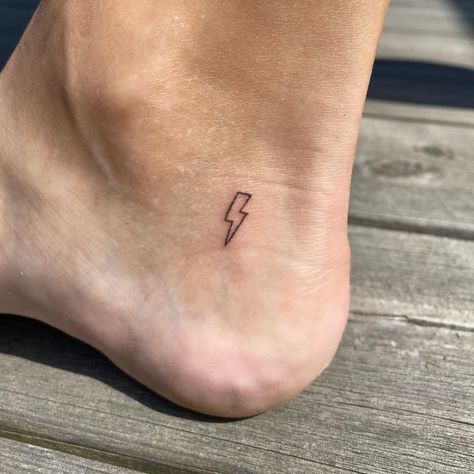 Lightning Bolt Stick And Poke, Blitz Tattoo, Lightning Bolt Tattoo, Lightning Tattoo, Bolt Tattoo, Cute Simple Tattoos, Small Couple Tattoos, Foot Tattoos For Women, Small Pretty Tattoos