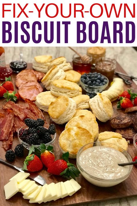 Biscuit Board Ideas, Small Breakfast Charcuterie Board, Charturie Board, Brunch Boards, Buffet Dishes, Biscuit Board, Snackle Box, Biscuit Bar, Food Boards