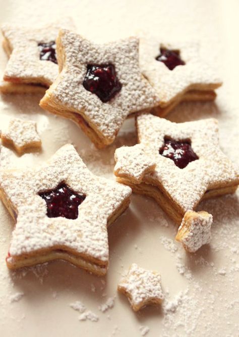 Recipe: Star Cookies Stuffed with Raspberry Jam Cookie Swap Recipes, Cookies Stuffed, Jelly Cookies, Best Holiday Cookies, Thumbprint Cookies Recipe, Raspberry Cookies, Buttery Shortbread Cookies, Gluten Free Chocolate Chip Cookies, Jam Cookies