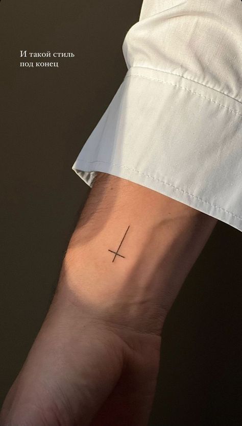 Cool Tatoos For Men, Minimal Hand Tattoo Men, Mini Men Tattoo, Man Minimalist Tattoo, Above Wrist Tattoo, Tattoo Men Minimal, Best Tattoos For Men Ideas Unique, Cool Small Tattoos For Men On Arm, Small Men’s Tattoo Forearm