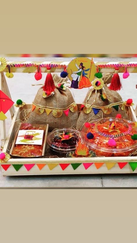 Holi Hampers, Army Party Decorations, Holi Gift, Platter Ideas, Diwali Gift Hampers, Hamper Ideas, Army Party, Marriage Ideas, Plate Decoration