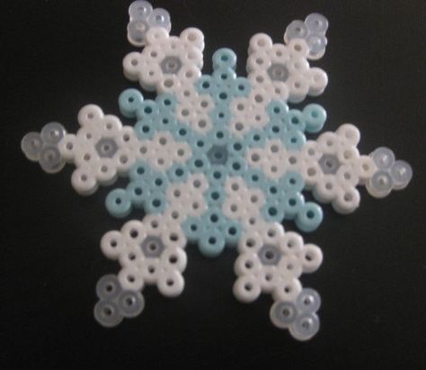 Snowflake Coaster, Perler Beads Pattern, Christmas Perler Beads, Frozen Snowflake, Melty Bead Patterns, Beads Pattern, Fuse Bead Patterns, Hama Beads Design, Beaded Snowflakes