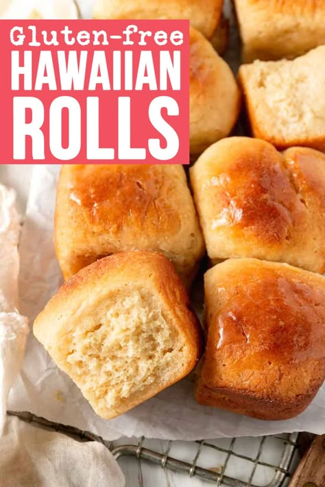 Finally, a Gluten-free Hawaiian Rolls recipe so delicious and easy to make, you'll be coming back for more! These gluten-free Hawaiian sweet rolls are the perfect complement to your Thanksgiving or Easter dinner. You can also use them as gluten-free slider buns or hamburger buns! Gluten Free Hawaiian Rolls, Gluten Free Rolls, Gluten Free Yeast Free, Gluten Free Buns, Gluten Free Thanksgiving, Cookies Gluten Free, Gluten Free Recipes Bread, Sans Gluten Sans Lactose, Hawaiian Rolls