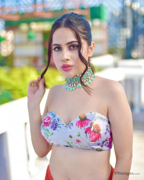 Urfi Javed Hot Looks, Urfi Javed Instagram, Urfi Javed, Body Hot, Female Celebrity Fashion, Unique Blouse, Photos Hd, Actress Photos