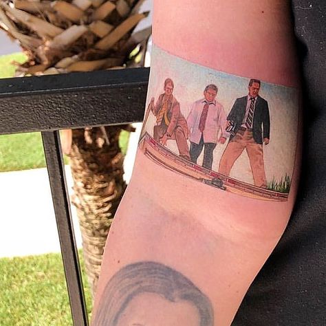 Dunder Mifflin Tattoos on Instagram: “Hardcore Parkour. By @barythaya 📃📃📃📃📃📃📃📃📃📃📃📃📃 #theoffice #office #dundermifflin #dundermifflintattoos #theofficetattoo #theofficetattoos…” Office Tattoo Ideas, The Office Tattoo Ideas, The Office Tattoo, Dunder Mifflin, Parkour, Tattoo Sketches, Paw Print Tattoo, I Tattoo, Triangle Tattoo