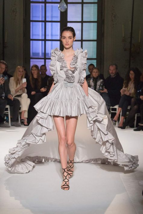 Camille Hurel, Giambattista Valli Couture, Giambattista Valli Haute Couture, Recycled Dress, Collection Couture, Paper Dress, Spring Couture, Couture Week, Couture Runway