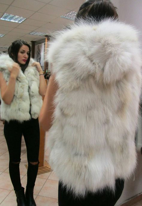 Fur Bolero, Girls Fur Coat, Modern Wear, Fox Fur Vest, Cape Scarf, Fur Hood Coat, Womens Hoodies, Coats Women, Short Vest