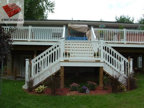 Double stairs off of mid level landing Split Deck Stairs With Landing, Deck With Landing, Deck Stairs With Landing, Stairs Landing Design, Double Stairs, Log Stairs, Balcony Stairs, Deck Staircase, Stairs Outdoor