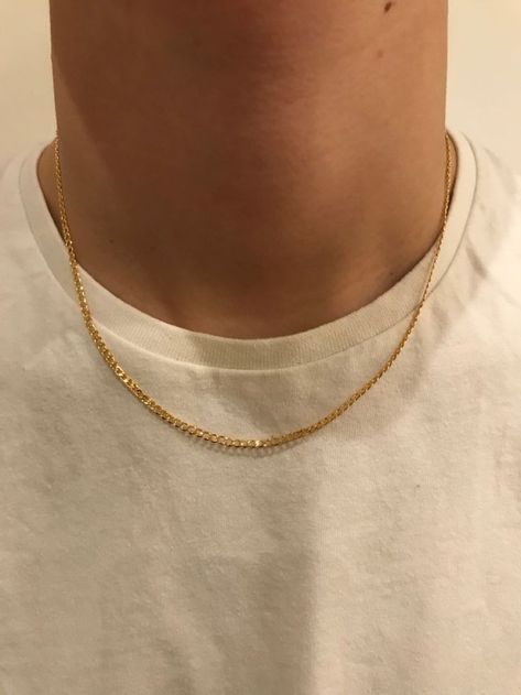 Guys Necklaces Gold, Mens Accessories Gold, Guys With Necklaces, Men Wearing Gold Chains, Mens Gold Necklaces, Male Necklace Gold, Mens Chain Outfit, Men Gold Chain Outfit, Men Wearing Chains