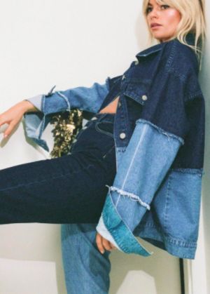 Nasty Gal You're Not a Tone Denim Two-Tone Jacket Ropa Upcycling, Denim Editorial, Jean Jacket Outfits, Denim Inspiration, Distressed Jean Jacket, Denim Outfits, Jean Jacket Women, Creation Couture, Oversized Denim Jacket