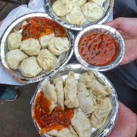 Momos Aesthetic, Indian Food Items, Indian Fast Food, Delicious Food Image, Veg Momos, Momos Recipe, Food Captions, Dream Food, Tastemade Recipes