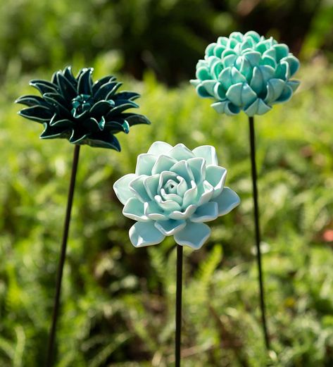 Garden Art Ceramic, Ceramics Garden Ideas, Ceramic Garden Flowers, Ceramic Garden Decor, Clay Garden Art, Ceramic Garden Art, Ceramics Flowers, Flower Stakes, Pottery Flowers