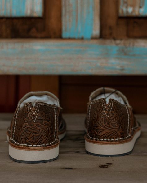 NEW Ariat Cruisers are here!! 🤠 Check out the detail on these! These feature genuine leather and cowhide to make one cute and unique shoe! 📸: @ellao.nef Ariat Cruisers, Unique Shoe, Unique Shoes, Red Barn, Country Western, Western Wear, Genuine Leather, Red, Leather