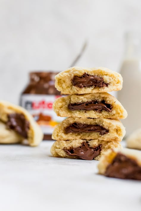 There is nothing better than a cookie stuffed to the brim with creamy Nutella #nutella #sugarcookies Stuffed Sugar Cookies, Nutella Cupcakes, Patisserie Fine, Cookie Pictures, Nutella Brownies, Nutella Cookies, Soft Sugar, Soft Sugar Cookies, Nutella Recipes