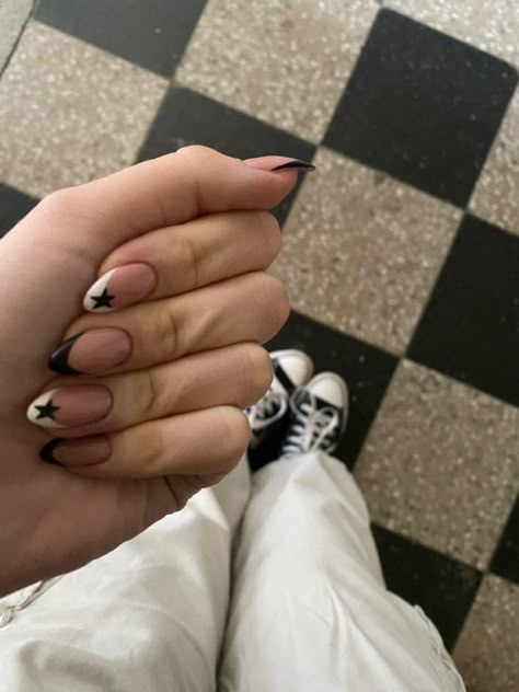 Starry Nails, Converse Nails, Black White Converse, Nail Ideas Simple, Retro Nails, Black Acrylic Nails, Punk Nails, Summery Nails, Girly Acrylic Nails