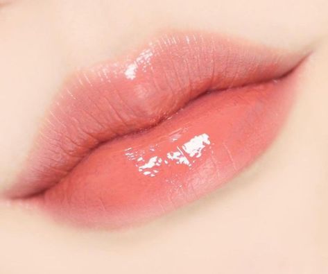 Peachy Lip, Heart Shaped Lips, Lips Inspiration, Korean Lips, Lip Art Makeup, Beauty Hacks Lips, Korean Eye Makeup, Makeup Lips, Lip Makeup Tutorial