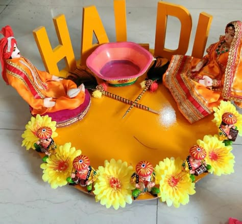 Mehndi Thali Decoration, Haldi Platter Decoration, Haldi Thali, Haldi Tray, Haldi Plate, Woodland Wedding Favors, Platter Decoration, Haldi Platter, Haldi Ideas