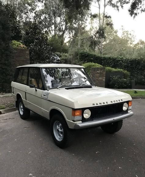 Old Range Rover, Offroad Cars, Garage Workshop Plans, Range Rovers, Range Rover Classic, Car Inspiration, Classy Cars, Future Car, My Dream Car