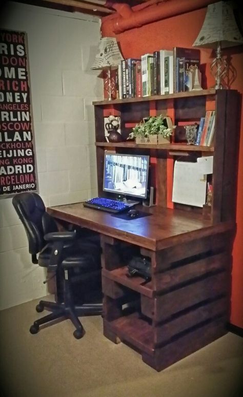 DIY Pallet Computer Desk. I constructed the desk with old free pallets and a pack of cheap hardwood laminate flooring for a smooth desktop finish. Brown walnut staining. Diy Desk From Pallets, Diy Pallet Desk Ideas, Pallet Computer Desk, Pallet Desk Ideas, Cheap Hardwood Floors, Pallet Desk, Diy Computer Desk, Pallet Home Decor, Diy Pallet Wall