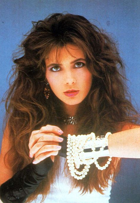 80s Hair Rock Women, 90s Rock Hairstyles, 80s Metal Makeup, 80s Rockstar Haircut, 80s Rock Hairstyles, Rock Star Haircut, 80s Glam Aesthetic, 80s Rock Hair Women, 80s Women Hairstyles