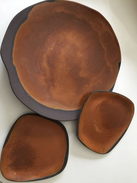 Stonewear Dinner Sets, Handmade Ceramics Plates, Rustic Pottery, Pottery Handbuilding, Ceramic Platters, Slab Pottery, Pottery Crafts, Diy Pottery, Ceramics Pottery Art