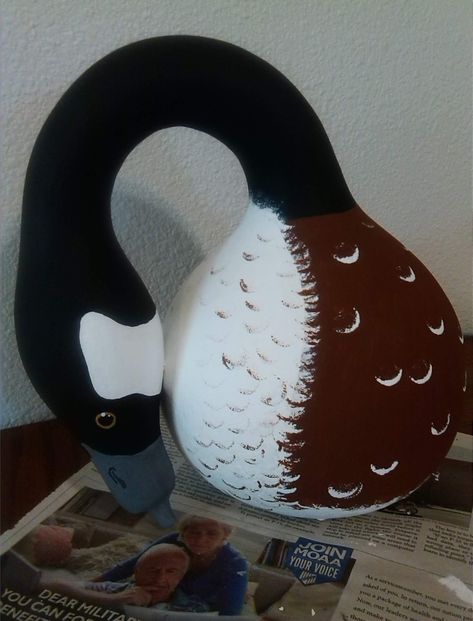 At the pumpkin patch, I found this swan gourd and painted it as a Canadian Goose. Swan Gourds, Bird Gourds, Pot Animals, Cat Gourd, Clay Pinch Pots, Painting Pumpkins, Gourd Crafts, Pumpkin Carvings, Halloween Pumpkins Painted