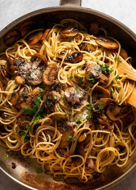 Mushroom Pasta Pasta Dishes Healthy, Mushroom Pasta Recipes, Egg Noodle Dishes, Recipe Tin Eats, Cooking Veggies, Mushrooms Recipes, Pasta And Sauce, Mushroom Recipes Healthy, Mushroom Recipes Pasta