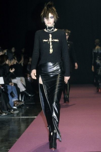 — Yoshiki Hishinuma fall 1997 High Fashion Runway, 90s Runway Fashion, Runway Fashion Couture, Vintage Runway, Concept Clothing, Minimal Look, Couture Designers, Dark Fashion, Couture Fashion