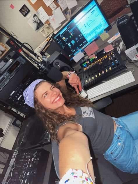 I ❤️ college radio! Here’s me DJing at my radio station, KXSC radio! Radio Station Photoshoot, College Radio Station, College Radio Station Aesthetic, Radio Show Aesthetic, Radio Photoshoot, Radio Host Aesthetic, Radio Station Aesthetic, Radio Aesthetic, Company Aesthetic