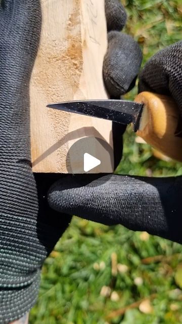 Werewolf on Instagram: "Woodcarving tips and a simple wood project for beginners! Learn how to whittle. #woodcraft #woodcarving #woodcarvingtutorial #carvingwood #carving #whittling #whittlingwood #craft #handmade" Beginner Carving Projects, Carving Patterns Free Printable, Wood Carving Art For Beginners, Easy Wood Carving Ideas, Whittling Projects For Beginners, Wood Whittling, Brighton Townhouse, Whittling Projects, Simple Wood Carving