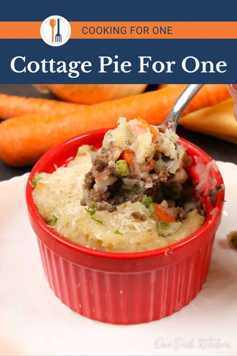 Enjoy a delicious single serving Cottage Pie with savory ground beef, vegetables, and creamy mashed potatoes. Easy and economical! | One Dish Kitchen Baking Dish Recipes, Single Serve Meals, One Dish Kitchen, Cottage Pie Recipe, College Cooking, Potatoes Easy, Recipe For 1, Small Batch Baking, Large Family Meals