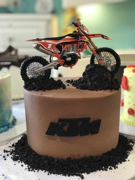 Motocross Birthday Cakes, Ktm Dirt Bike Cake, Dirt Bike Cake Motocross, Ktm Birthday Cake, Ktm Birthday Party Ideas, Dirtbike Cake Ideas, Dirtbike Birthday Cakes, Dirtbike Themed Birthday Party, Dirtbike Birthday Theme