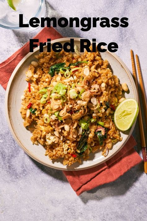 Lemongrass Fried Rice Simple Fried Rice Recipe, Simple Fried Rice, Lemongrass Recipes, Family Breakfast Recipes, Tofu Dishes, Vegetable Medley, Fried Shallots, Colorful Vegetables, Thai Basil