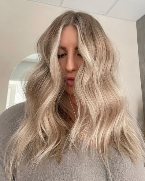 Blended Blonde, Hair Melt, Light Blonde Balayage, Root Melt, Blonde Hair Goals, Blonde Hair With Roots, Summer Blonde Hair, Hair Evolution, Beige Hair