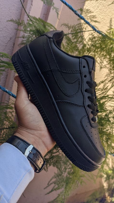 Black Air Force 1 Outfit For Men, Nike Structure, Nike Air Force 1 Black, Tenis Air Force, Air Force Black, Black Air Force 1, Black Men Fashion Urban, Nike Shoes (men), Trendy Shoes Sneakers