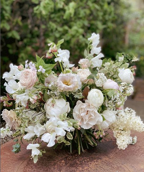 Dusty Wedding Flowers, Garden Style Wedding Flowers, British Garden Wedding, Spring Wedding Colour Palettes, Whimsical Flower Arrangements, White And Light Pink Flowers, Wedding Landscaping, Wedding Florals Fall, Muted Florals