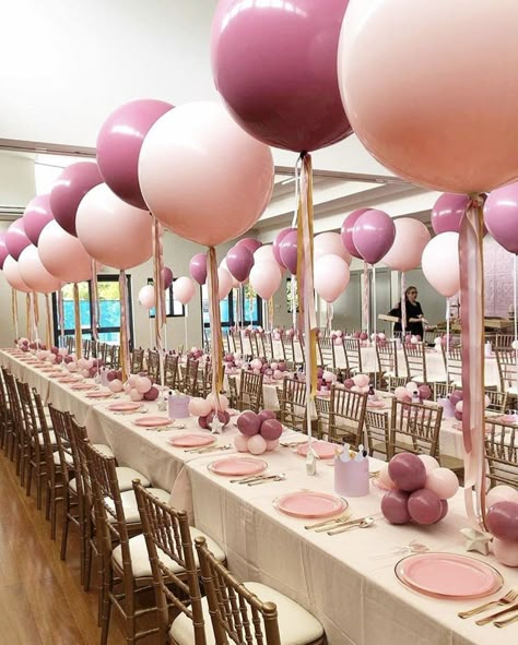 Balloon Garland Centerpiece, Table Balloon Garland, 10 Birthday Ideas, Birthday Outside, Backdrop Design Ideas, Boho Tea Party, Balloon Table Decorations, Balloon Table Centerpieces, Garland Centerpiece