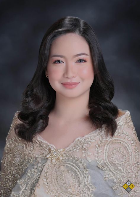 Pictorial Make Up For Graduation, Make Up Ideas For Graduation Pictorial, Graduation Photoshoot Hairstyles, Graduation Filipiniana Pictorial, Hairstyles For Filipiniana Dress, Filipiñana Graduation Pictorial, Filipiniana Make Up Look, Graduation Looks Makeup Hairstyles, Filipiniana For Graduation