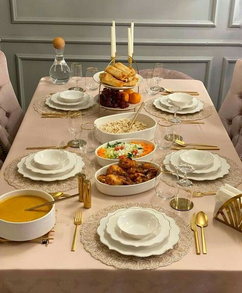 Ramadan Table Setting, Table Setting Etiquette, Food Table Decorations, Food Display Table, Food Set Up, Amazing Food Decoration, Party Food Buffet, Catering Ideas Food, Party Food Platters