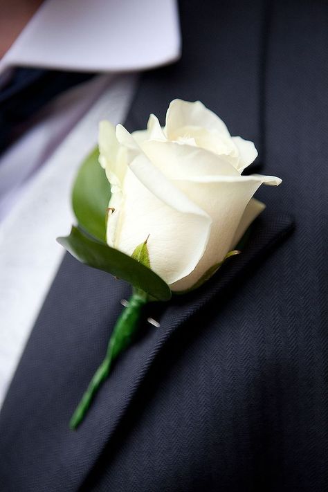 Ivory rose with simple leaf for everyone else Father Of The Bride Outfit, White Rose Boutonniere, Artificial Bridal Bouquets, White Boutonniere, Wedding Flowers Roses, Button Holes Wedding, Rose Boutonniere, Groom Boutonniere, White Wedding Flowers