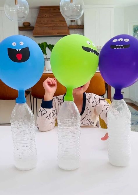 Monster Experiments, Monster Theme Activities, Science Balloons, Diy Halloween Bottles, Recycling Activities For Kids, Halloween Experiments, Baking Soda Experiments, Balloon Science Experiments, Monster Balloons