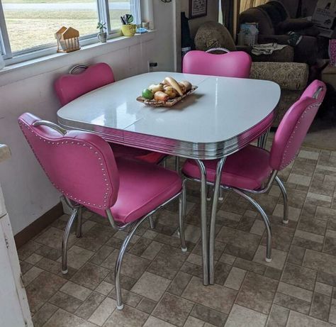 I Drove Five Hours To Pick Up This Beautiful Hot Pink And Chrome 1950's Table & Chairs 50s Table, Retro Kitchen Tables, Retro Dining Rooms, Formica Table, Pink Furniture, Retro Table, Dinette Sets, Table Chairs, Pink Kitchen