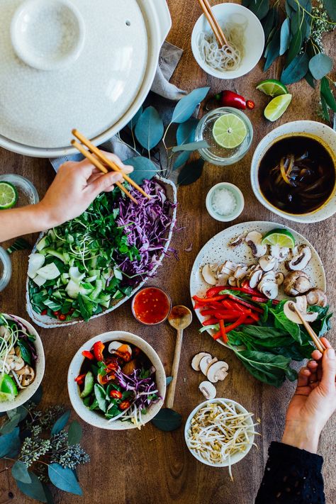 Everything you need to know about hosting an Asian hot pot dinner party this winter. Break outside your cooking rut with these fun and exotic flavors! Asian Party Food, Asian Dinner Party, Asian Dinner, Southern Dinner, Ramen Bar, Winter Meals, Asian Dinners, Chicken Veggies, Dinner Party Decorations