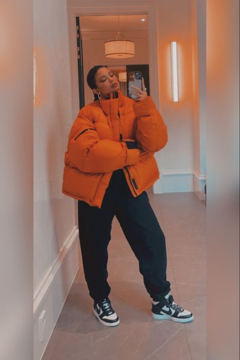 Kyle Jenner Outfit, Orange Puffer Jacket Outfit, Orange Jacket Outfit, Tshirt Dress Outfit, Orange Streetwear, College Outfits Winter, Beanie Outfit, Vibrant Outfits, Orange Fits