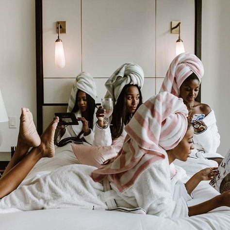 Black Femininity, Black Luxury, Spa Party, Friend Goals, Best Friend Goals, Best Friend Pictures, Girl Gang, Friend Pictures, Black Is Beautiful