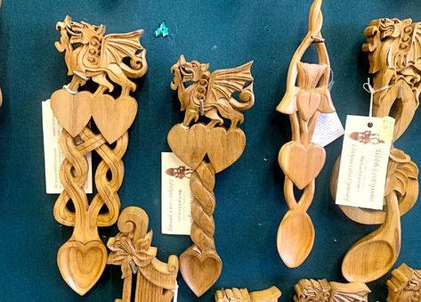 Love spoons: How a spoon became the Welsh symbol for love - BBC News Welsh Symbols, Welsh Ancestry, Symbol For Love, Welsh Love Spoons, Tiny Spoons, Love Spoons, History Images, How Many Kids, Modern Times